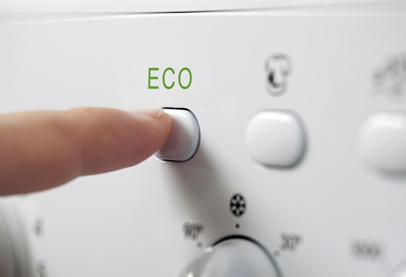 energie_besparingen_uitdaging_gezin_woning_verbruik_elektriciteit_factuur_gewoonten_eenvoudige_ingrepen_tips_ecologie_milieu_planeet_toestellen_ wasruimte_ wasmachine_ droger_ wasdroger_kleding_eco_mode_temperature__thermostaat_verwarming